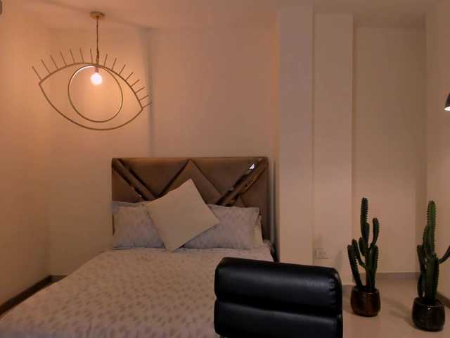 MaiaCollins1's BongaCams show and profile