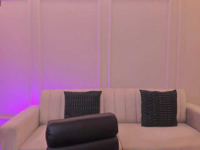 MaiaCollins1's BongaCams show and profile