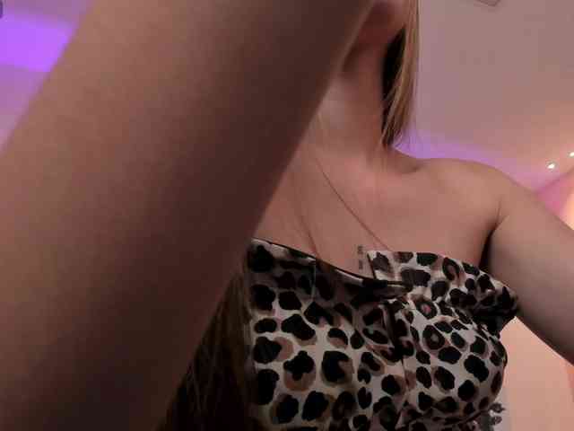 MaiaCollins1 webcam