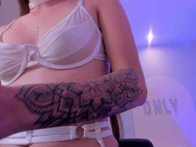 MaiaCollins1 webcam