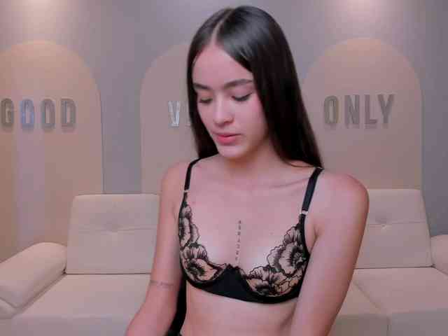 MaiaCollins1 webcam