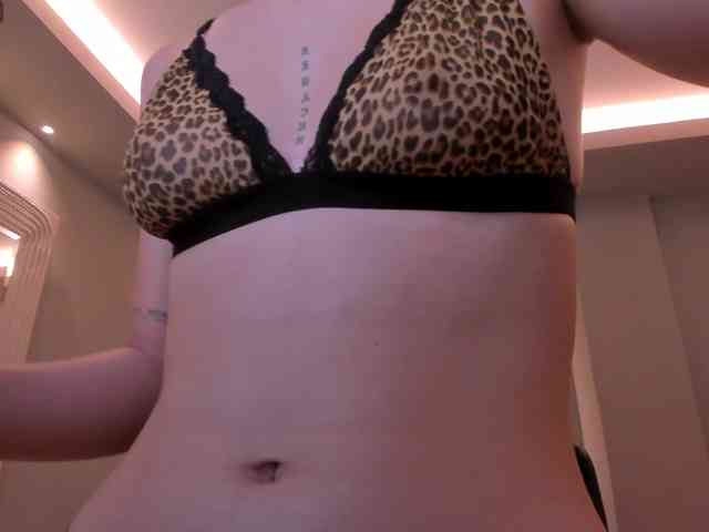 MaiaCollins1 webcam
