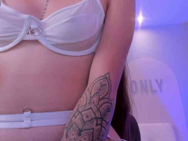 MaiaCollins1 webcam