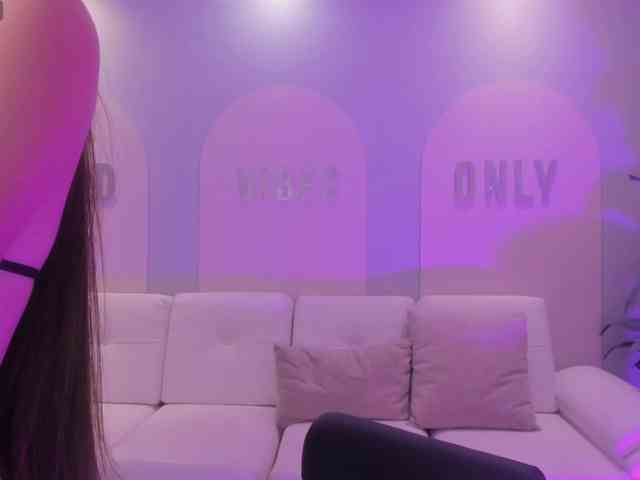 MaiaCollins1 webcam