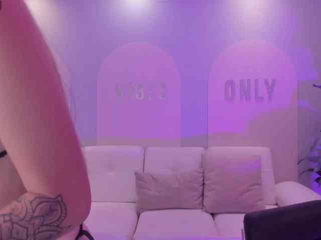 MaiaCollins1 webcam