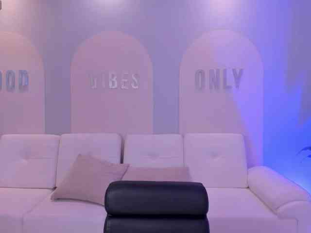 online camsex MaiaCollins1