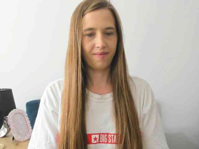 BellaPink webcam