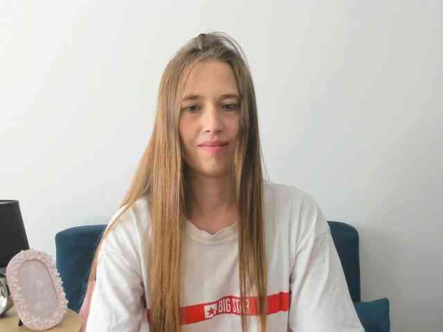 BellaPink webcam