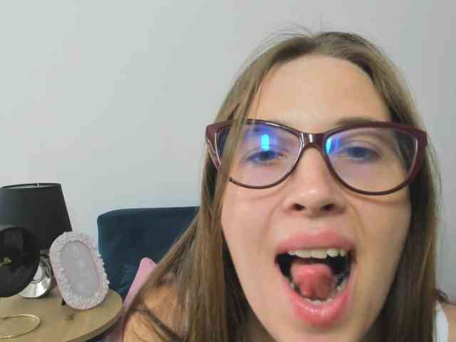 BellaPink webcam