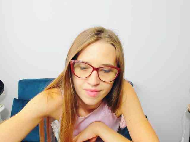 BellaPink webcam