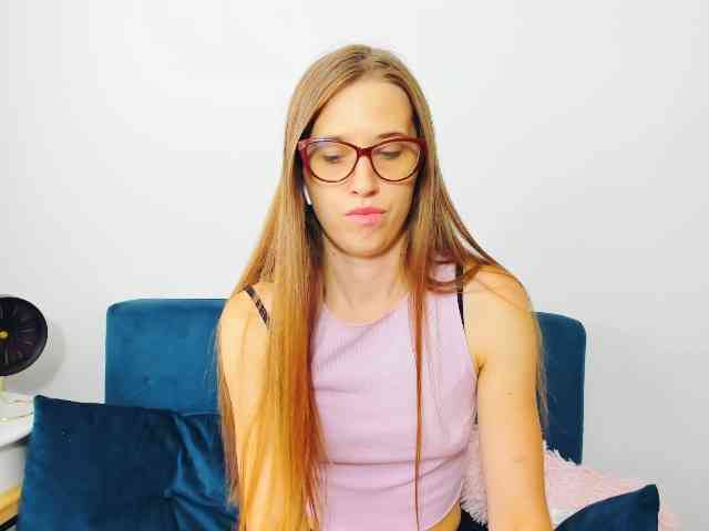 BellaPink webcam
