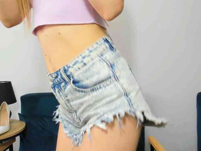 BellaPink webcam