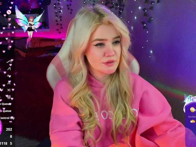 RedVelveten's BongaCams show and profile