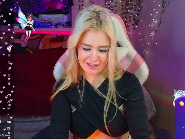 RedVelveten's BongaCams show and profile