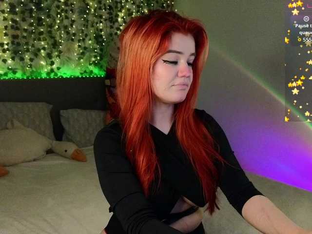 RedVelveten's BongaCams show and profile