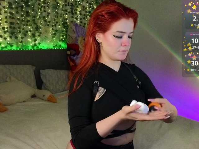 RedVelveten's BongaCams show and profile