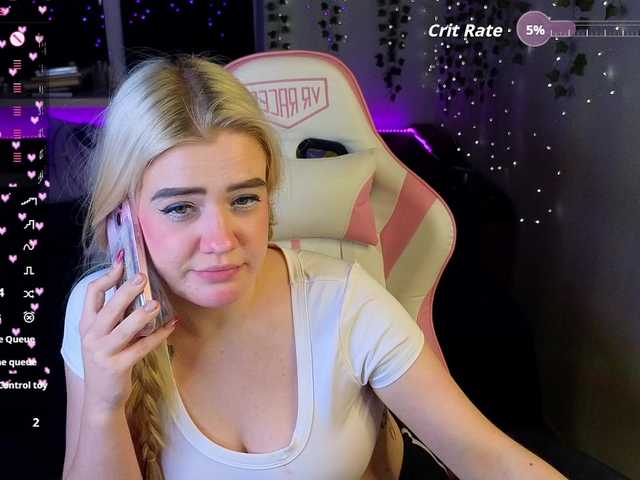 RedVelveten's BongaCams show and profile