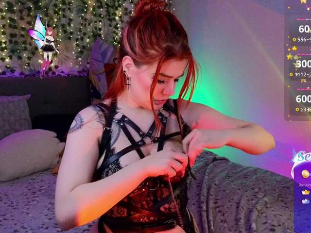 RedVelveten's BongaCams show and profile