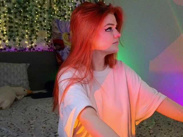 RedVelveten's BongaCams show and profile