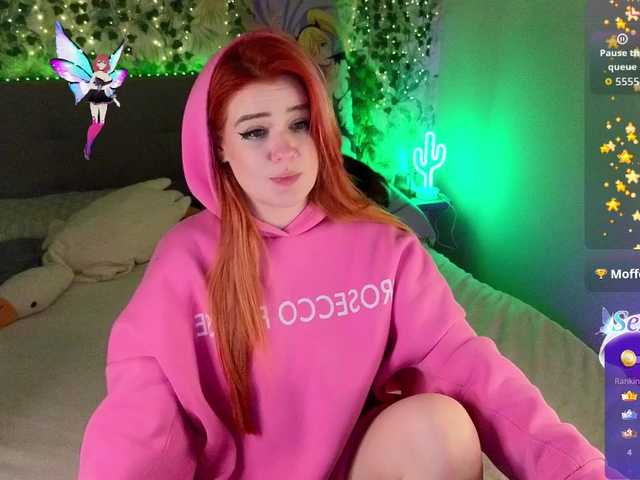 RedVelveten's BongaCams show and profile