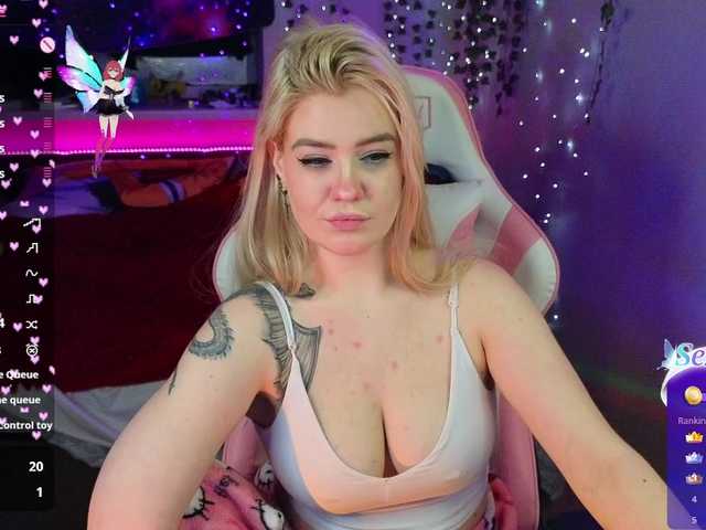 RedVelveten's BongaCams show and profile