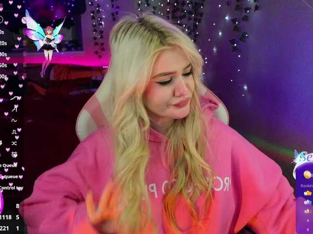 RedVelveten's BongaCams show and profile