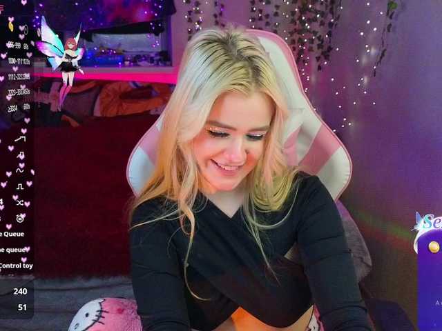 RedVelveten's BongaCams show and profile