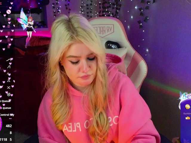 RedVelveten's BongaCams show and profile