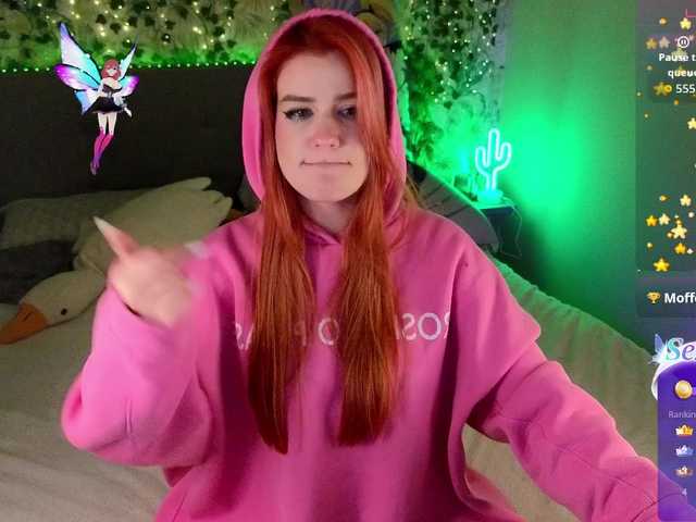 RedVelveten's BongaCams show and profile