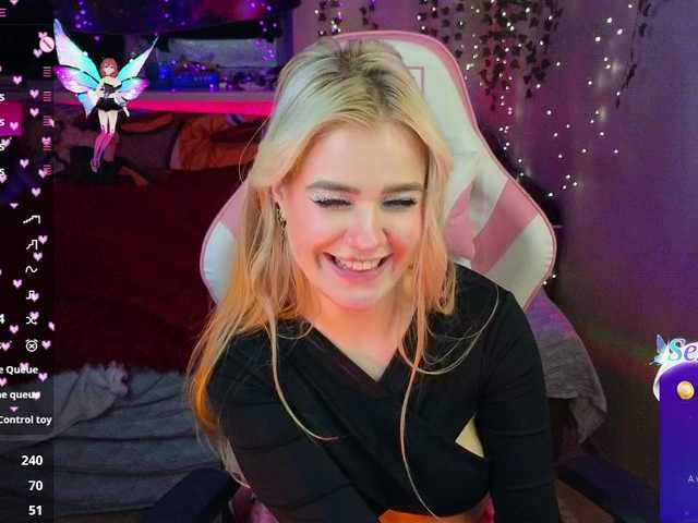 RedVelveten's BongaCams show and profile