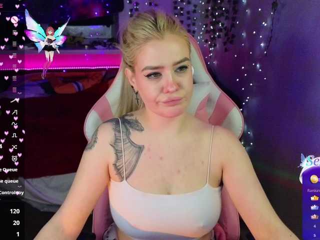 RedVelveten's BongaCams show and profile