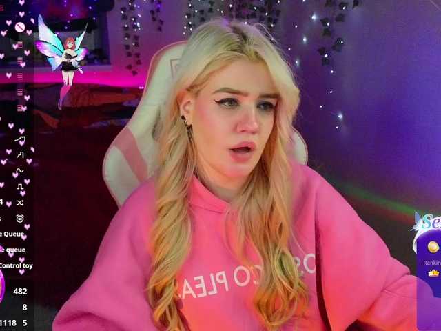 RedVelveten's BongaCams show and profile