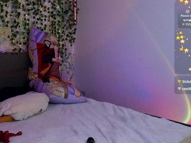 RedVelveten's BongaCams show and profile