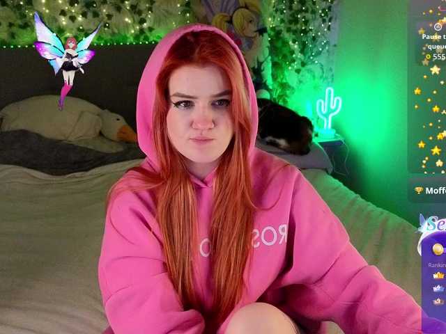 RedVelveten's BongaCams show and profile