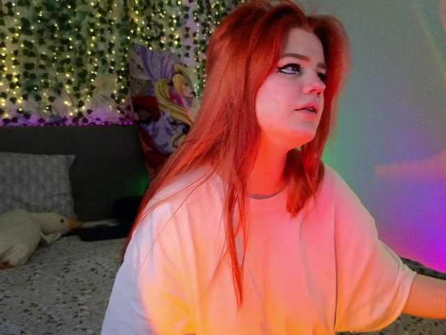 RedVelveten's BongaCams show and profile