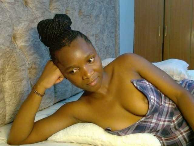 Naughty-Girl17 webcam bongacams model stream image