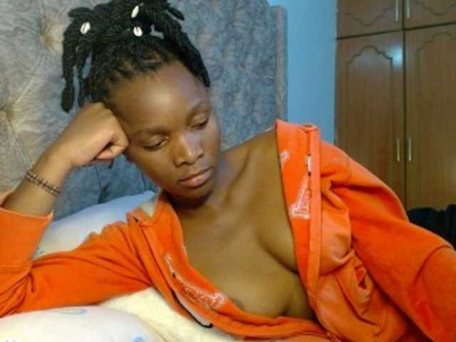 Naughty-Girl17 webcam bongacams model stream image