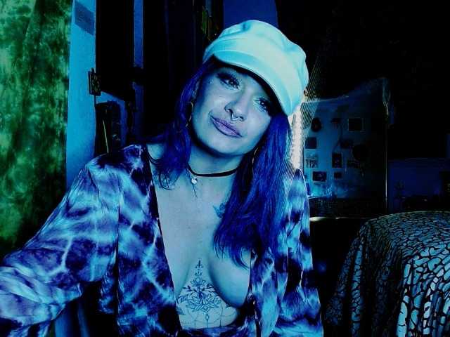 Callie-Canna-Lillie's BongaCams show and profile