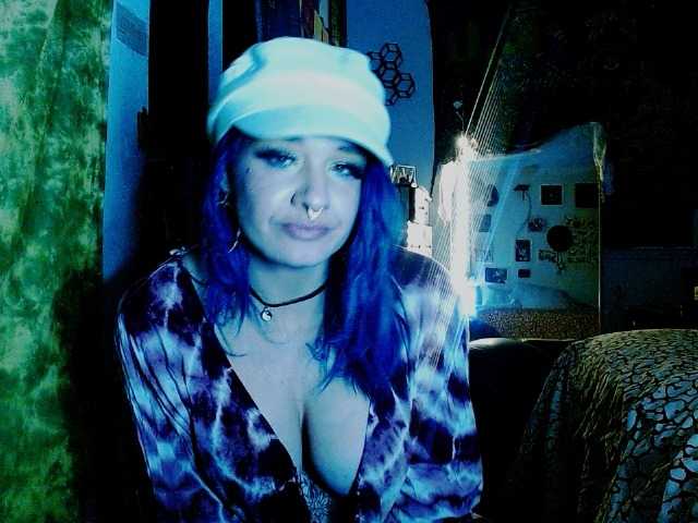 Callie-Canna-Lillie's BongaCams show and profile