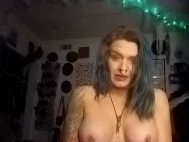 Callie-Canna-Lillie's BongaCams show and profile