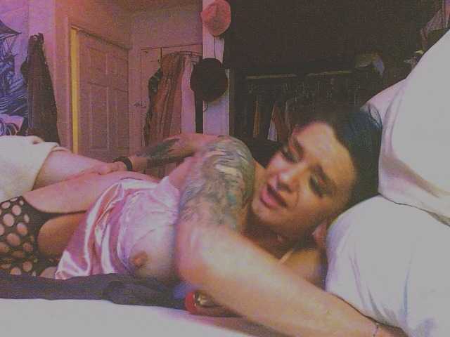 Callie-Canna-Lillie's BongaCams show and profile