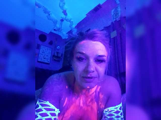 Callie-Canna-Lillie's BongaCams show and profile