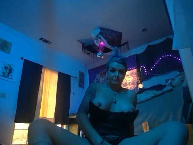 Callie-Canna-Lillie from BongaCams