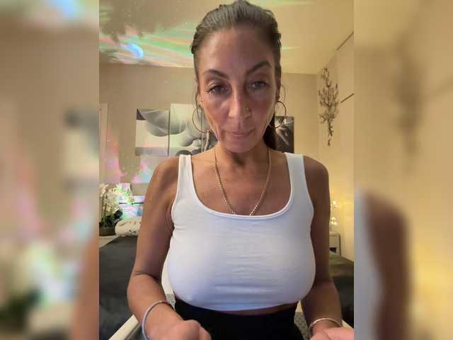 IrinkaGata's BongaCams show and profile