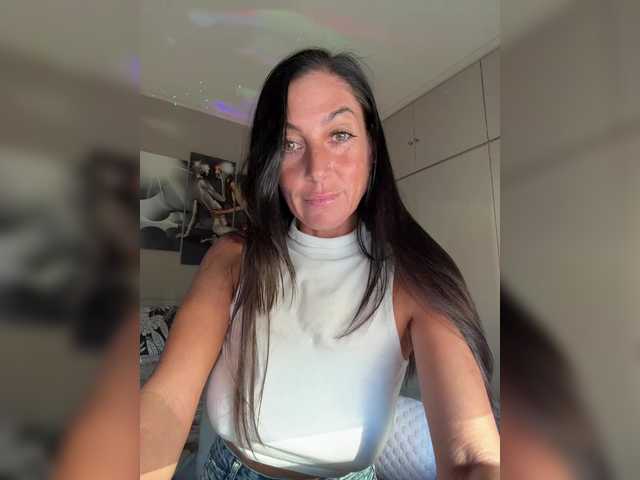 IrinkaGata's BongaCams show and profile