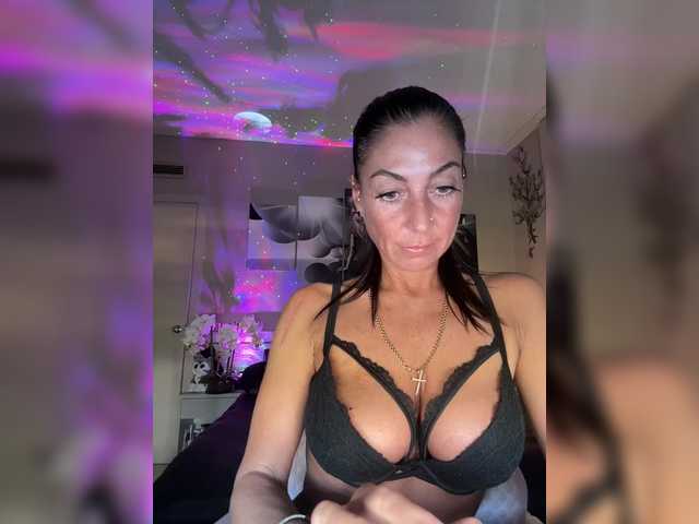 IrinkaGata's BongaCams show and profile