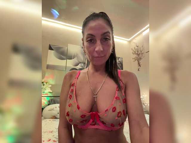 IrinkaGata's BongaCams show and profile