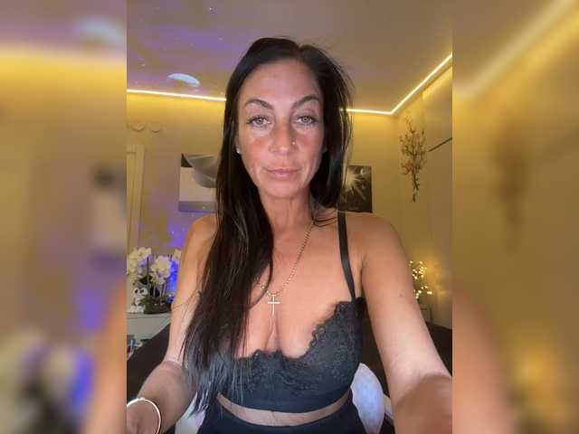 IrinkaGata's BongaCams show and profile