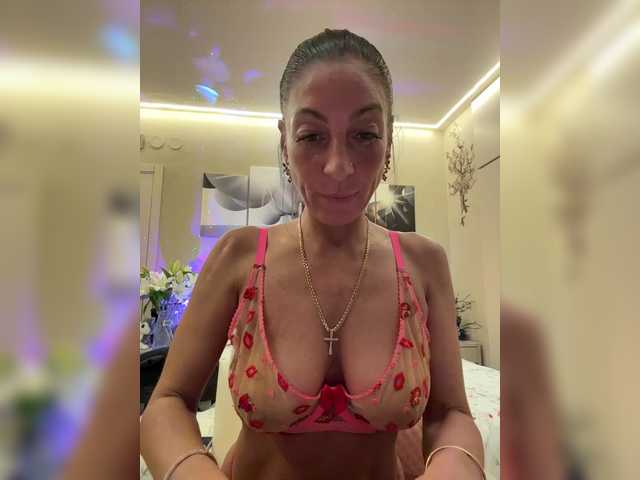 IrinkaGata's BongaCams show and profile