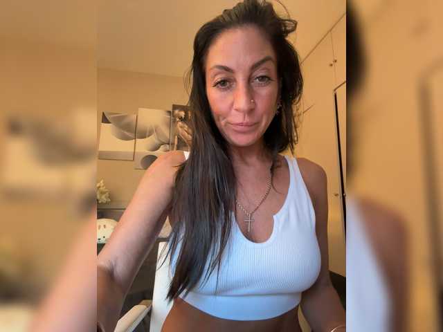 IrinkaGata's BongaCams show and profile